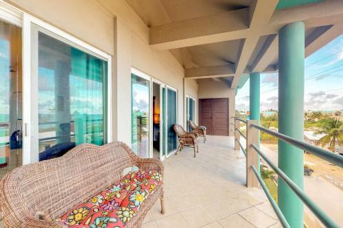 Suite E302 @ Mara Laguna