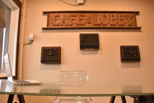 Party Hostel - The Canmore Hotel Hostel