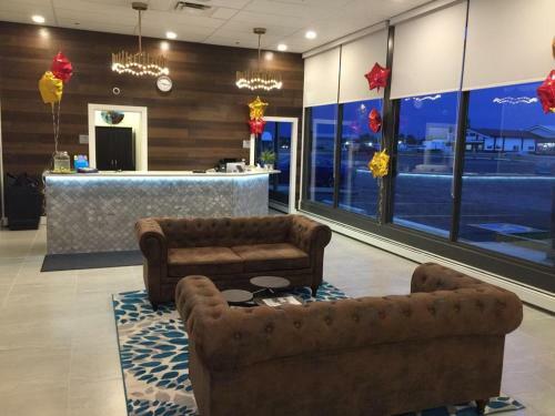 Camrose Le Chateau Hotel
