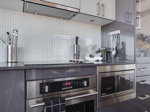 Sweeping Views Luxury 2br Suite Pool Table, Rooftop Patio, Bbq, Coffee