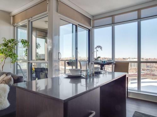 Sweeping Views Luxury 2br Suite Pool Table, Rooftop Patio, Bbq, Coffee