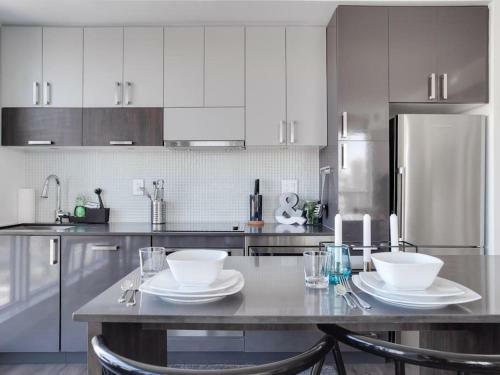 Sweeping Views Luxury 2br Suite Pool Table, Rooftop Patio, Bbq, Coffee