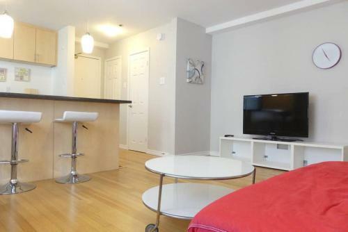 Central & Quiet Apartment