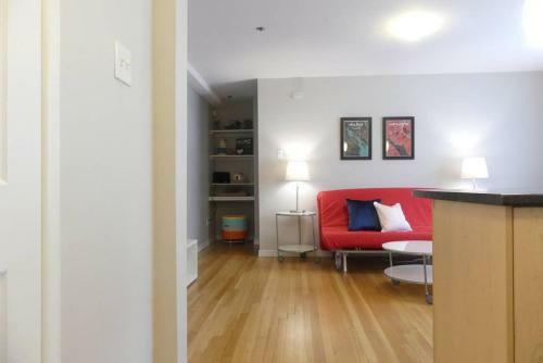 Central & Quiet Apartment