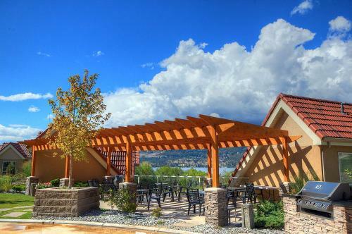 Downtown Kelowna Two Bed Suite Discovery Bay