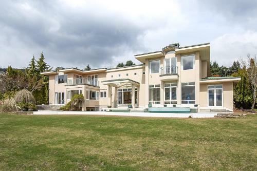 Spectacular, Water View Villa!