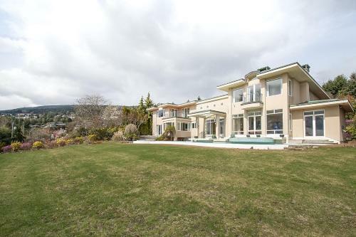 Spectacular, Water View Villa!