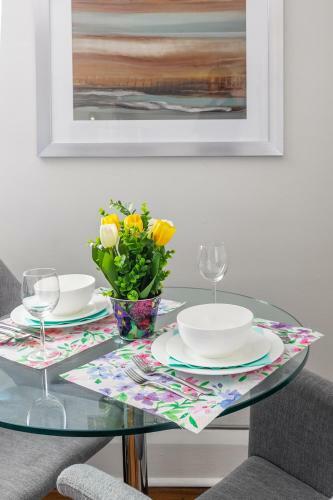 Upscale Studio - Boutique Apartment - Prime Walk Location!