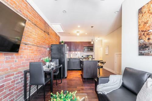 Upscale 2br With King Bed - Boutique Apartment - Prime Location!