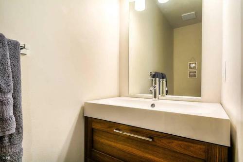 Lakeside 2br Condo With Tremblant Mountain View By Suite Spot