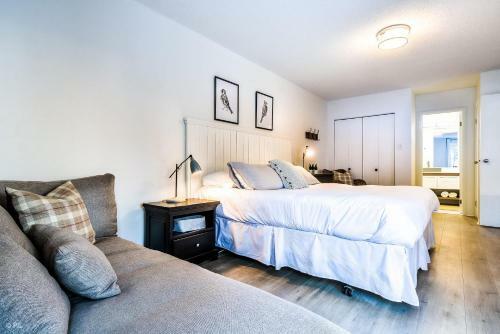 Chic Mt-tremblant Condo With View On The Lake