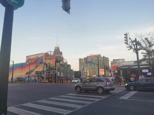 Hotel Walk To Niagara Falls / New / Spacious Apartment