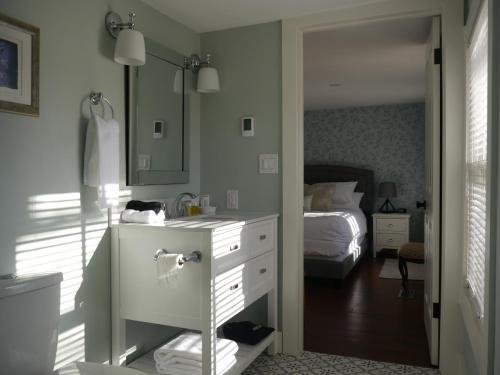 Bed & Breakfast Harrogate House Inn, Circa 1818