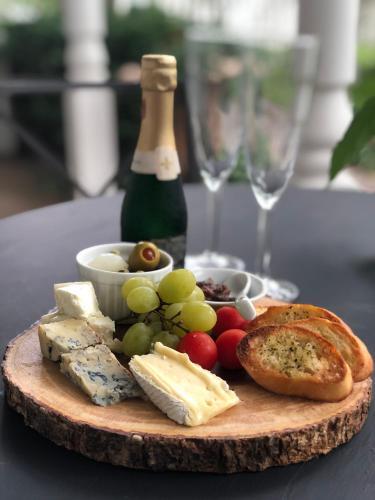 Bed & Breakfast Harrogate House Inn, Circa 1818