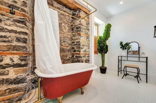 200 Year Old Heritage Home, Original Exposed Stone!