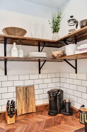 200 Year Old Heritage Home, Original Exposed Stone!