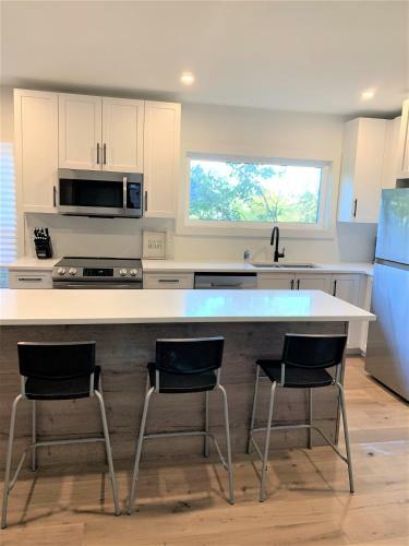 Riverview Executive Home - B