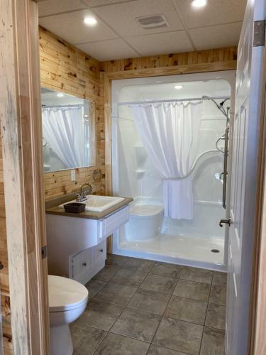 Motel Raleigh Rooms & Taylor's Crafts