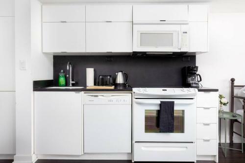 Modern Stylish 4 Bed Suite Cn Tower