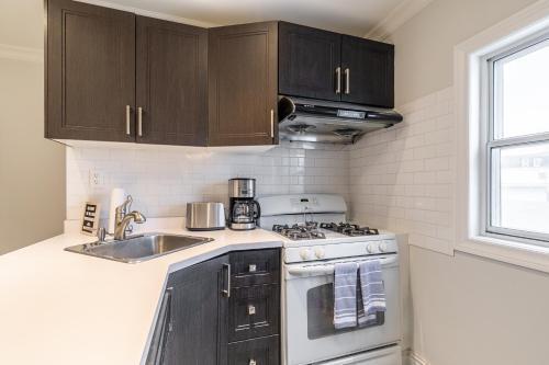 Newly Renovated - Modern 3br Apartment - Trinity Bellwoods!