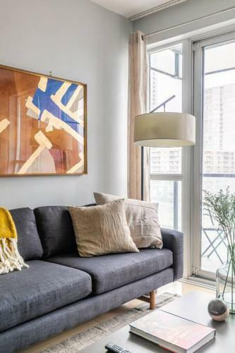 Designer Luxury 3bed Condo King Bed And Desk