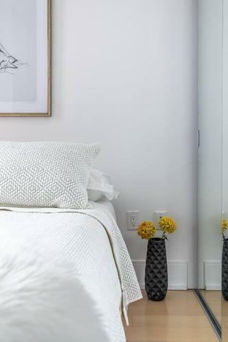 Designer Luxury 3bed Condo King Bed And Desk