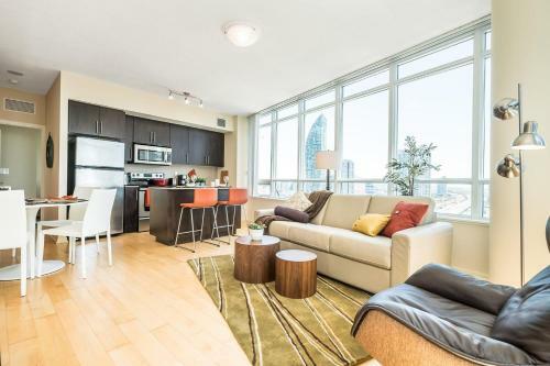 Pristine 2b 21st Flr Condo With Parking Near Cn Tower!