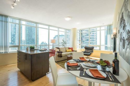 Pristine 2b 21st Flr Condo With Parking Near Cn Tower!