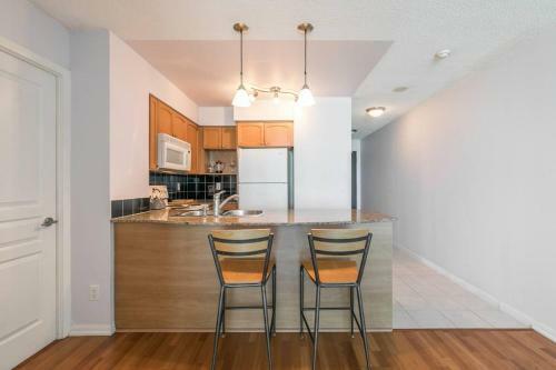 Charming Dt High Rise With King Bed And Free Parking