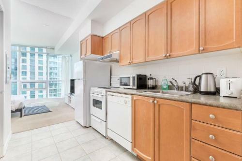 Amazingly Located Studio With Lake Views