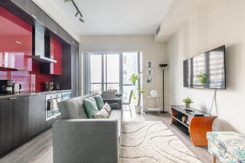 Stunning Cn Tower Views - 1br Upscale Loft - Prime Location!