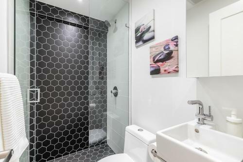 New - Upscale 3br Apartment - Near High Park!
