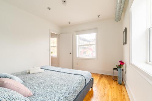 Apartamento Steps From Queen Street - Stylish And Upscale 2br Loft!