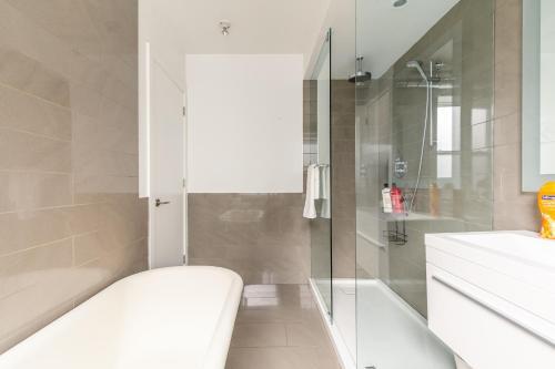 Apartamento Steps From Queen Street - Stylish And Upscale 2br Loft!