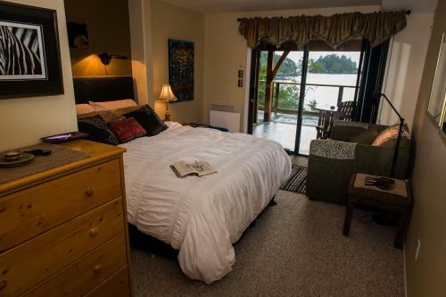 Bostrom's B&B On Little Beach Bay