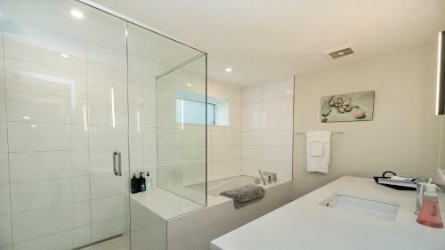 Otter Grotto 1 Bed Suite - Oceanfront Relaxation
