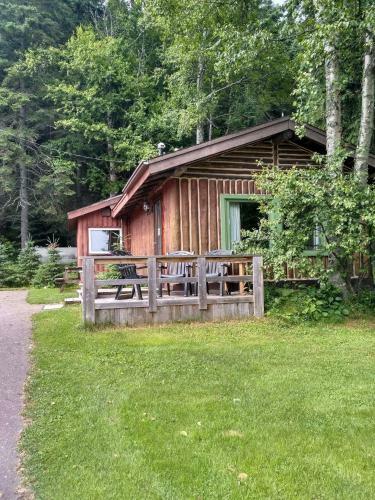 Lodge High Falls Motel & Cabins
