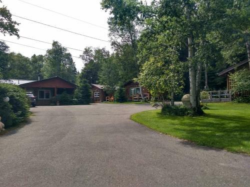 Lodge High Falls Motel & Cabins