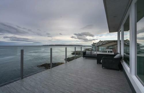 *10 Mile Point Stunning Oceanfront
