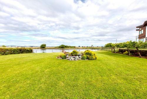 Beach Front Oasis 15 Mins From Downtown Victoria