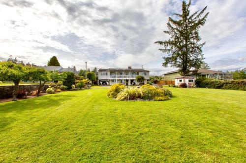 Beach Front Oasis 15 Mins From Downtown Victoria