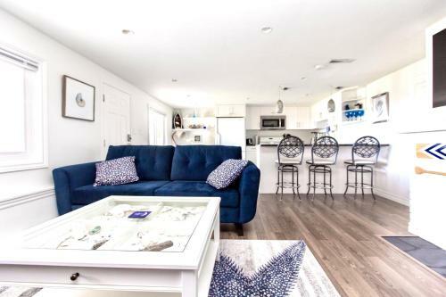 Beach Front Oasis 15 Mins From Downtown Victoria