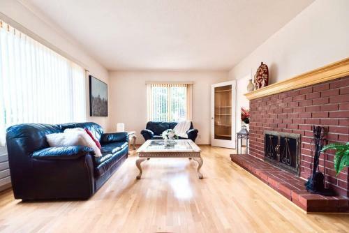 Charming House Minutes To Beach/ Harbour/downtown