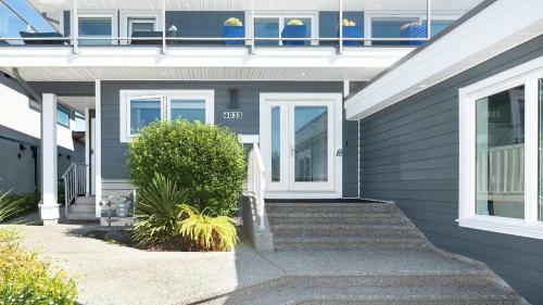 10 Mile Point Port Side Oceanfront Suite