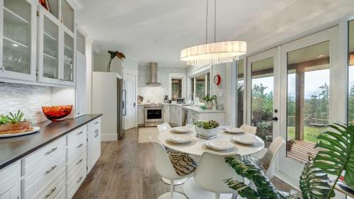 Kaliana Sanctuary With Stunning Views