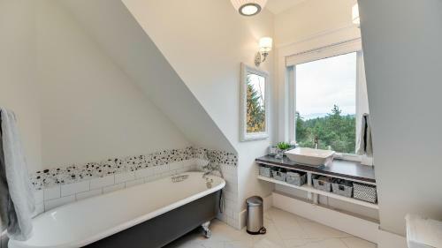 Kaliana Sanctuary With Stunning Views