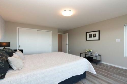 Otter Grotto 2 Bed Suite - Oceanfront Relaxation