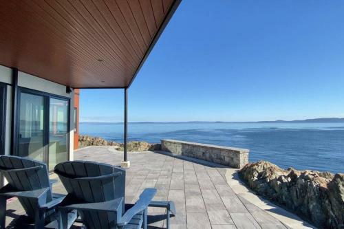 Otter Grotto 2 Bed Suite - Oceanfront Relaxation