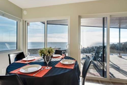 Otter Grotto 2 Bed Suite - Oceanfront Relaxation