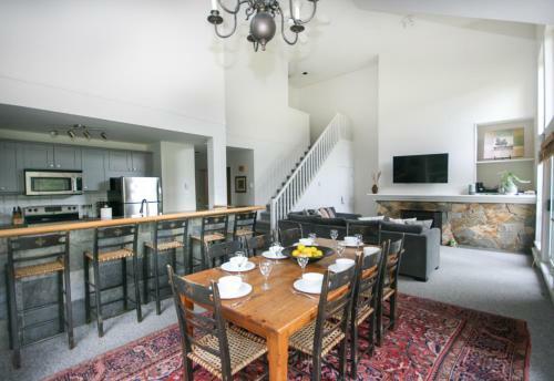Gorgeous Chalet With Fairway Views By Harmony Whistler